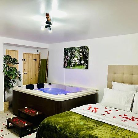 Suite Romantique Avec Jacuzzi Privatif Rians  Exterior photo